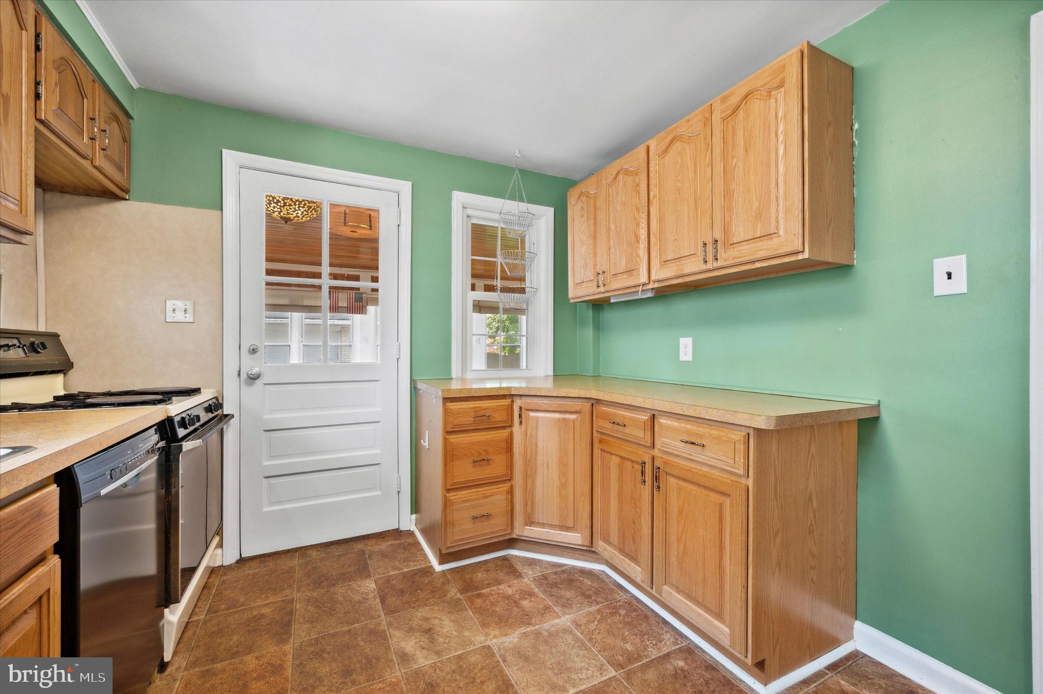 320 Garden Road Springfield, PA 19064 - Photo 15 of 25 Door to Lovely Porch