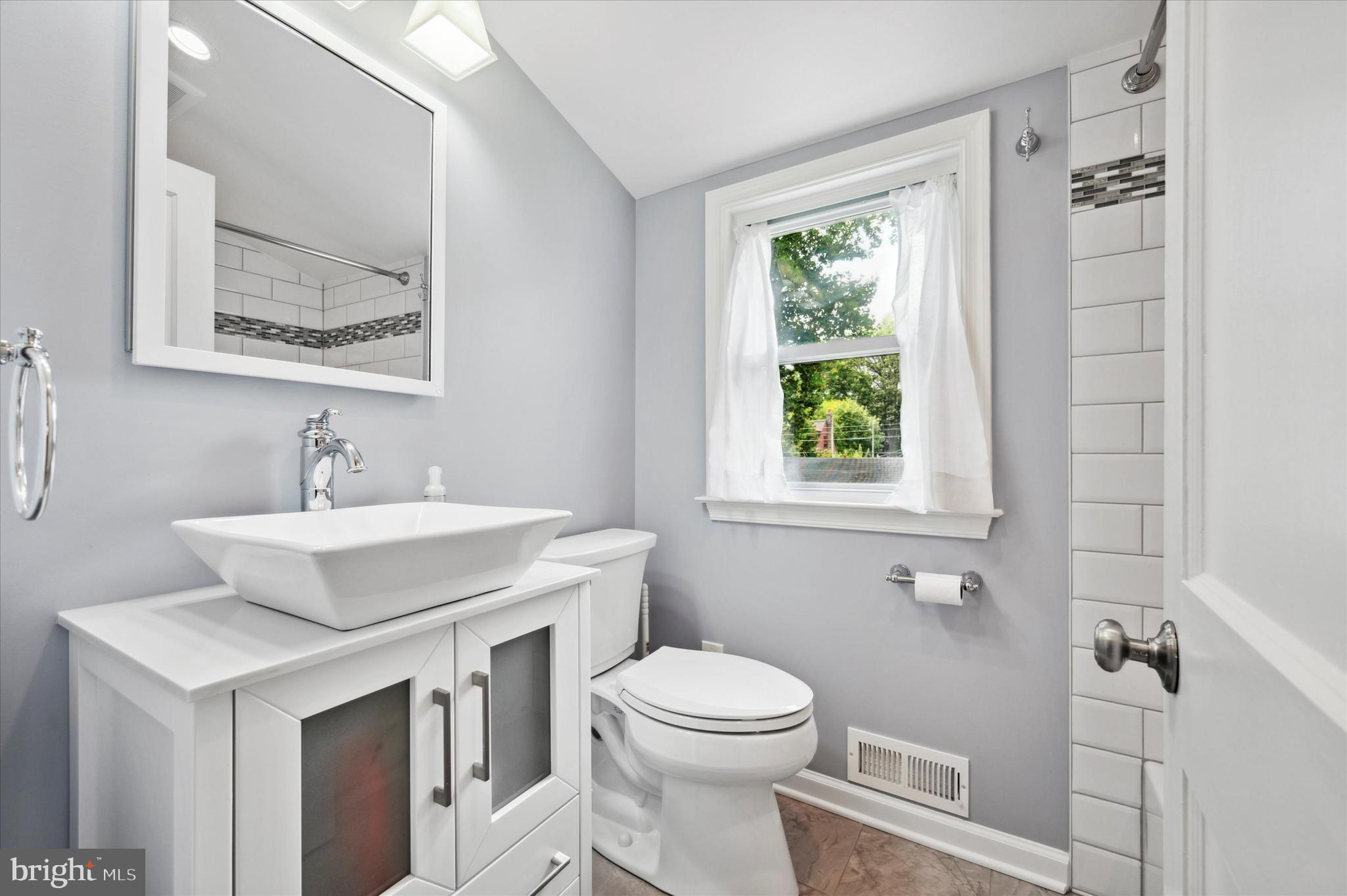 320 Garden Road Springfield, PA 19064 - Photo 19 of 25 Beautifully remodeled 2nd Floor Bathroom