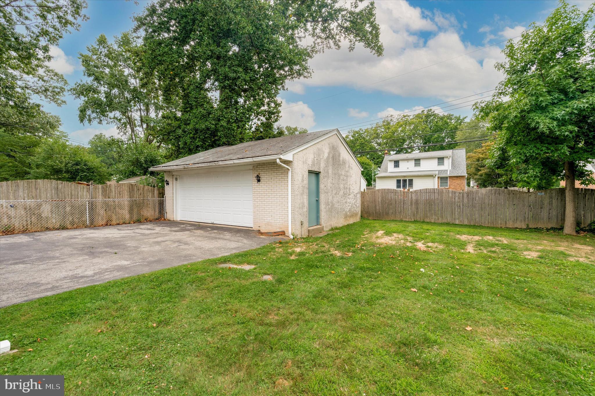 320 Garden Road Springfield, PA 19064 - Photo 25 of 25 2 1/2 Car Garage with Brand New Door