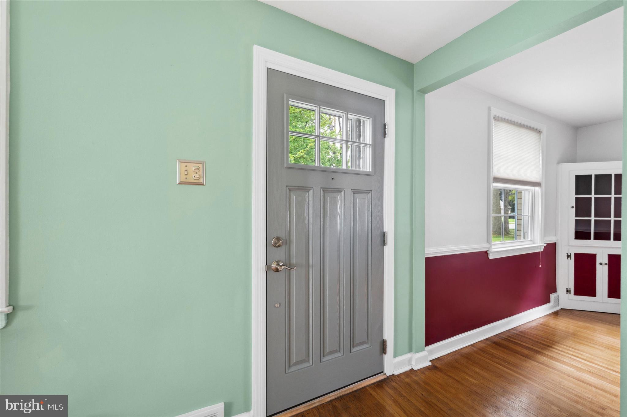 320 Garden Road Springfield, PA 19064 - Photo 3 of 25 Striking Newer Front Door