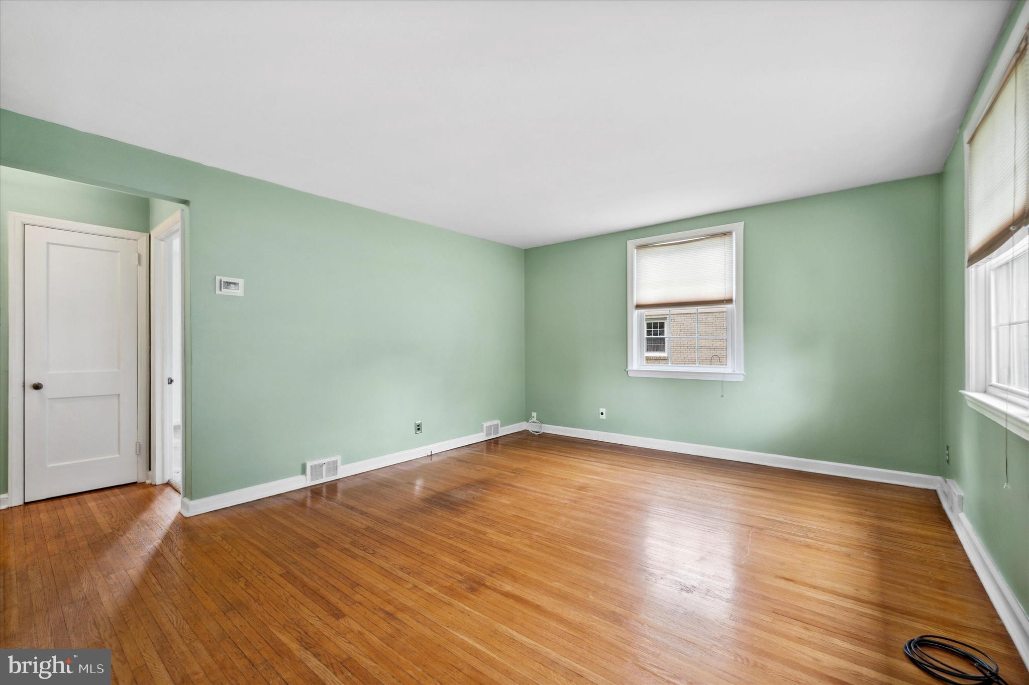 320 Garden Road Springfield, PA 19064 - Photo 4 of 25 Charming Living Room with Hardwood Floors