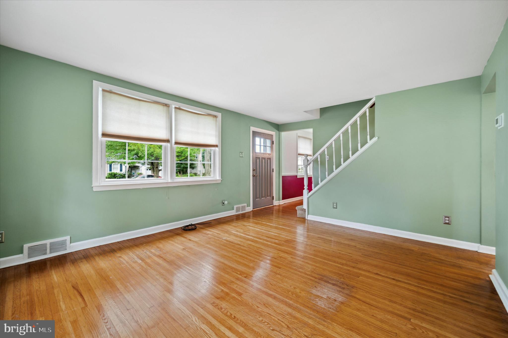 320 Garden Road Springfield, PA 19064 - Photo 6 of 25 Lots of Sunlight