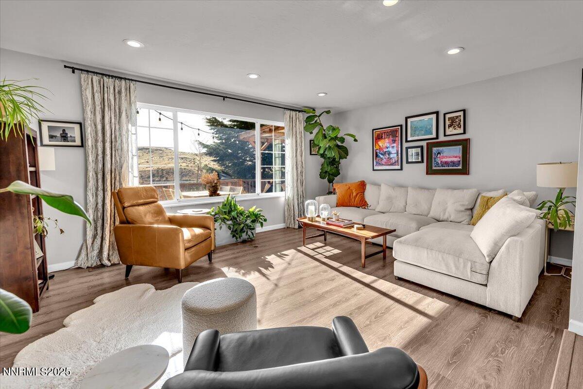 3880 Piccadilly Drive Reno, NV 89509 - Photo 20 of 58 a living room with furniture and a large window