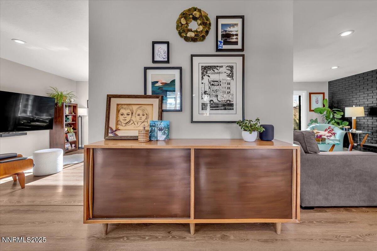 3880 Piccadilly Drive Reno, NV 89509 - Photo 23 of 58 a living room with furniture and a flat screen tv