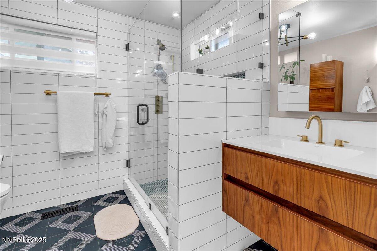 3880 Piccadilly Drive Reno, NV 89509 - Photo 29 of 58 a bathroom with a sink toilet and shower