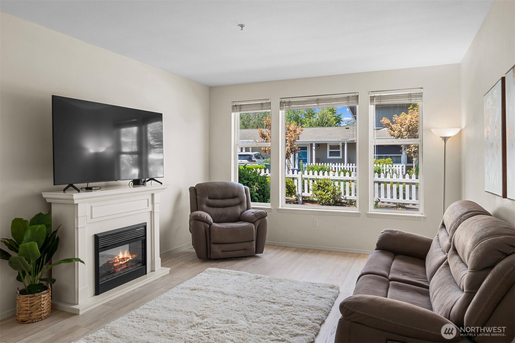 22511 Southeast 37th Terrace, Unit 1409 Issaquah, WA 98029 - Photo 2 of 24