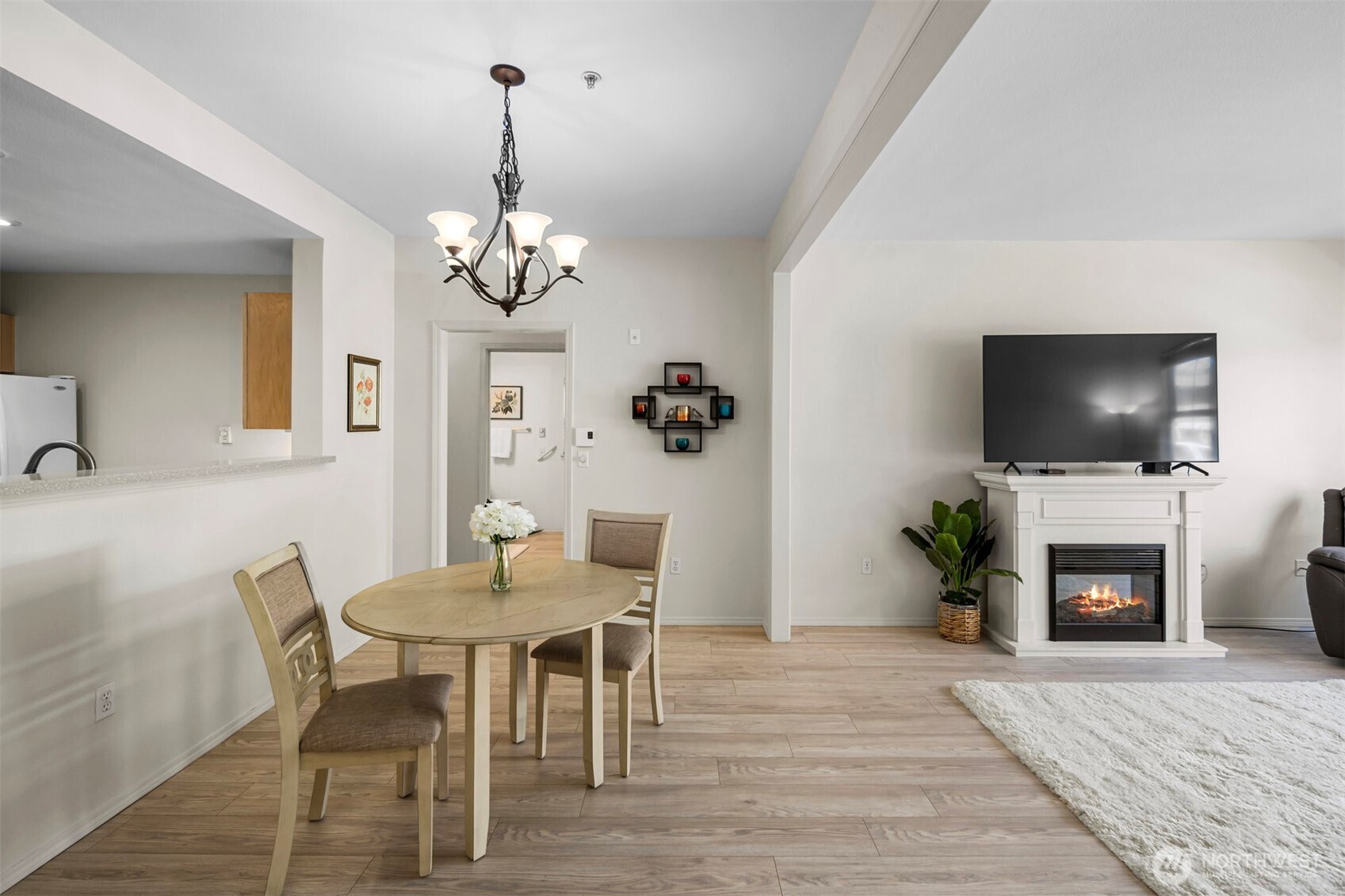 22511 Southeast 37th Terrace, Unit 1409 Issaquah, WA 98029 - Photo 3 of 24