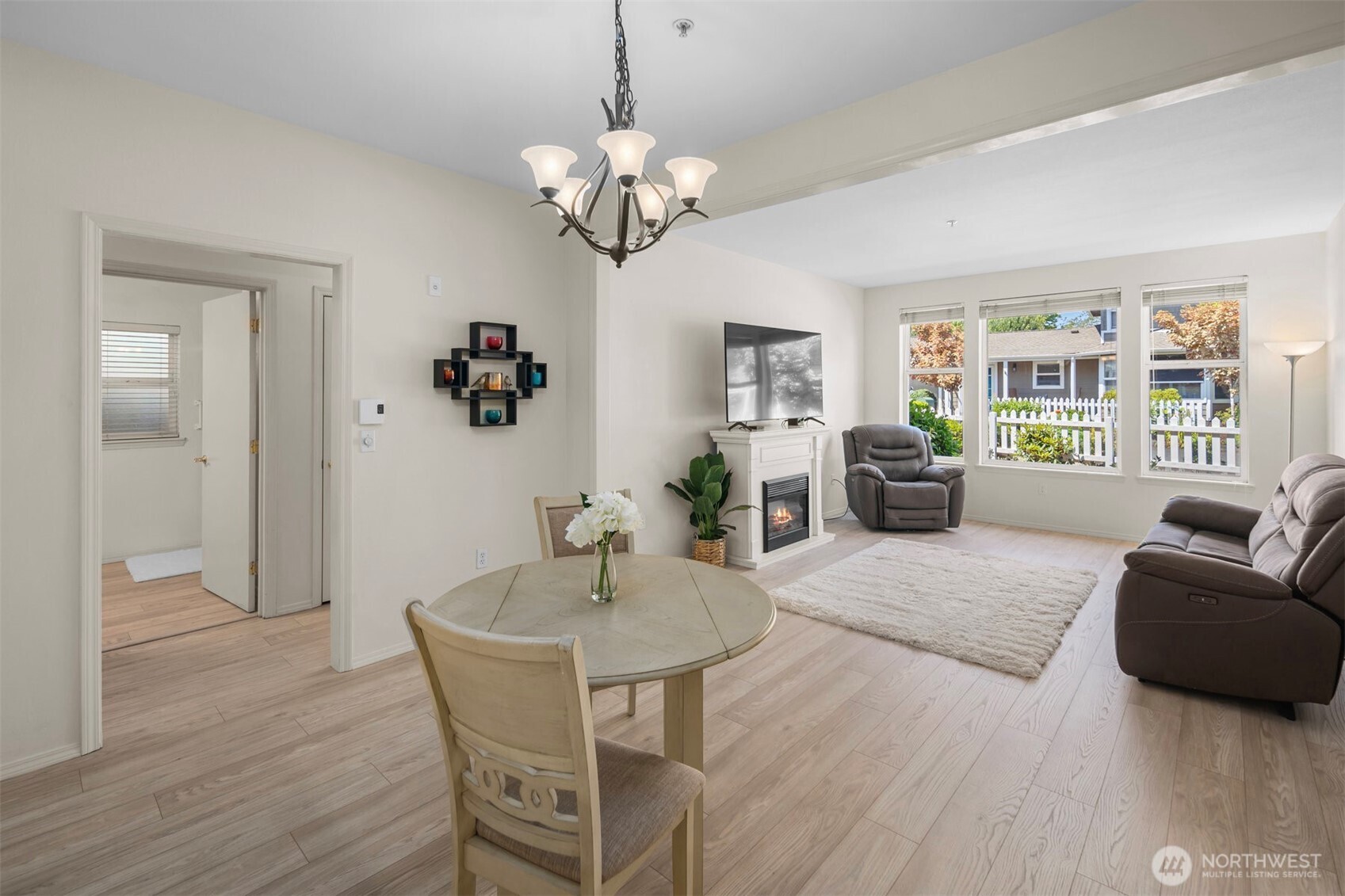 22511 Southeast 37th Terrace, Unit 1409 Issaquah, WA 98029 - Photo 5 of 24