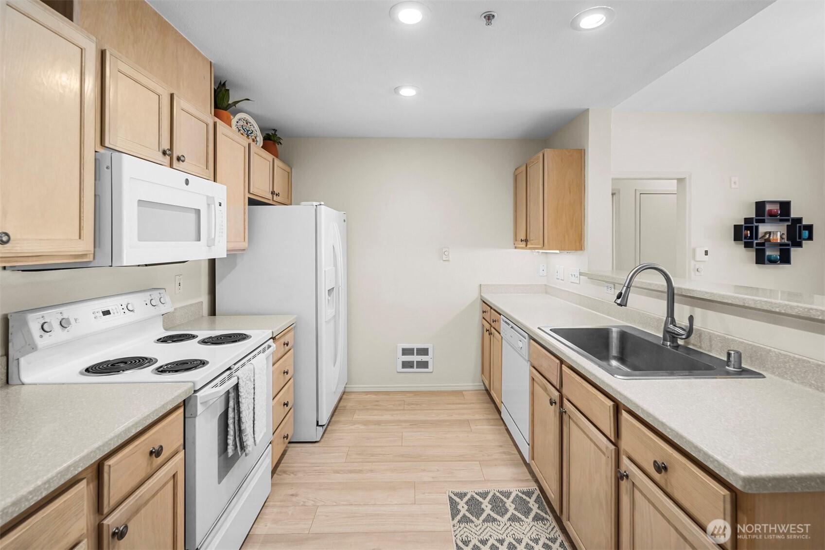 22511 Southeast 37th Terrace, Unit 1409 Issaquah, WA 98029 - Photo 10 of 24