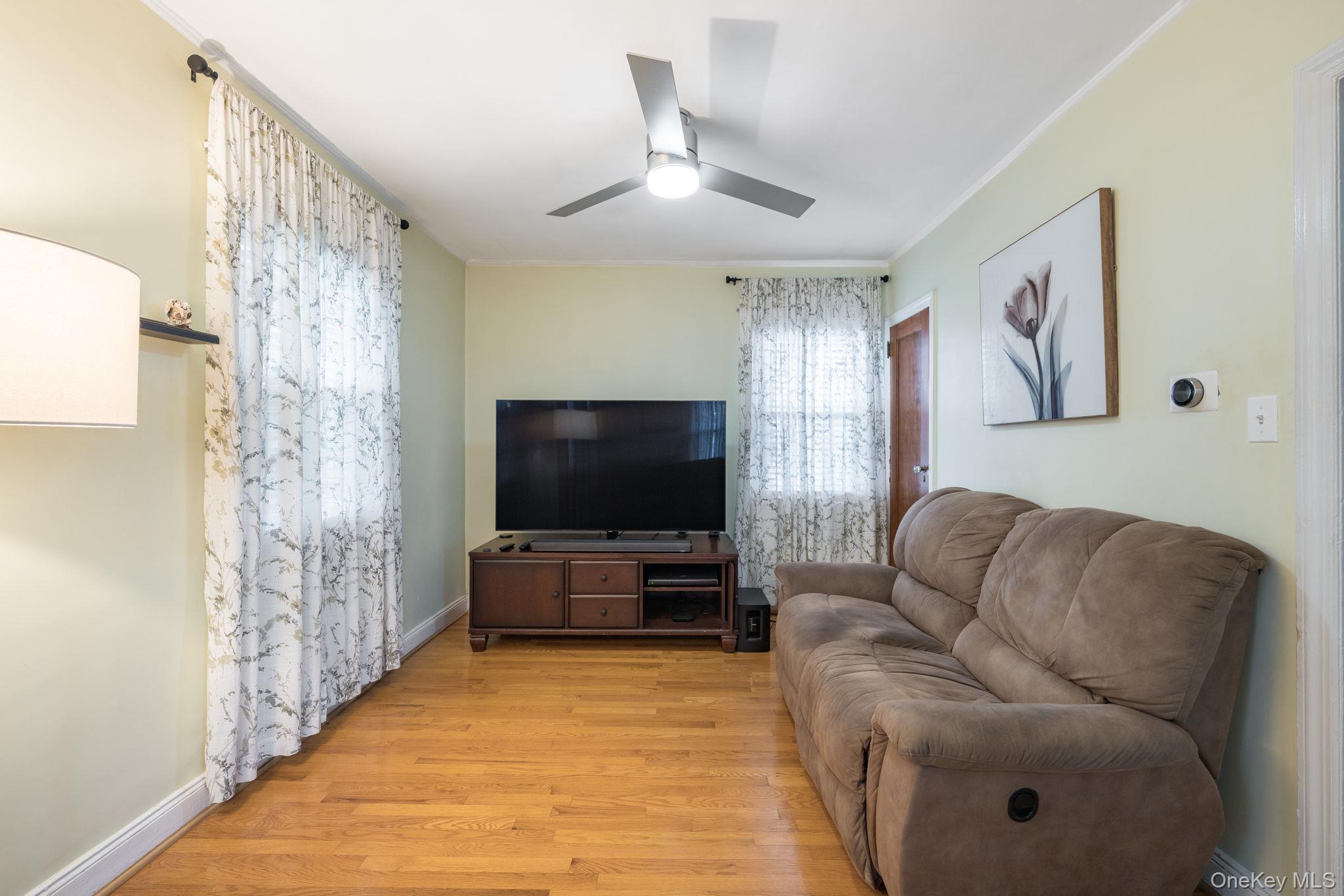 82 Nottingham Avenue Valley Stream, NY 11580 - Photo 4 of 30