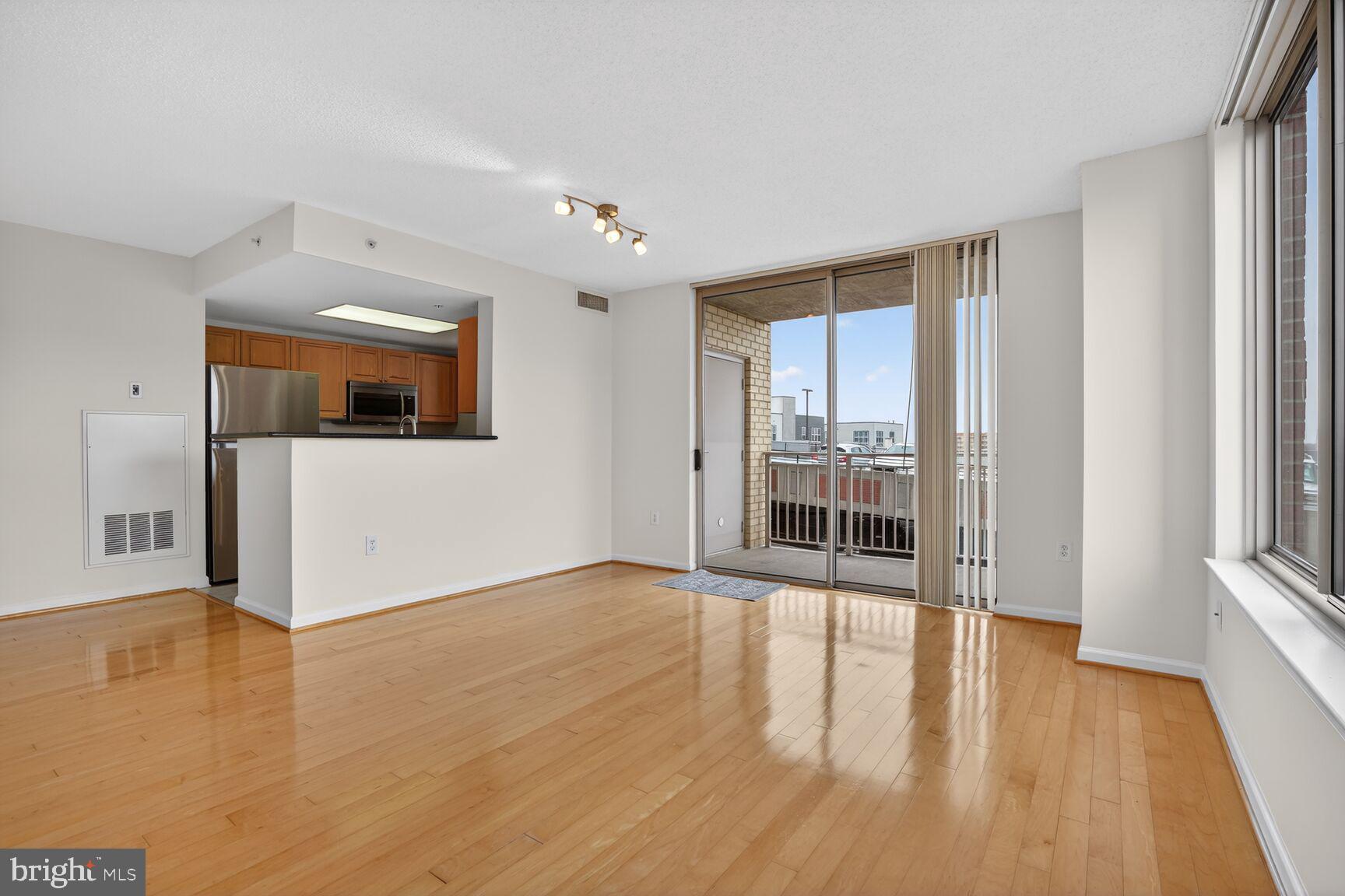 2726 Gallows Road, Unit 619 Vienna, VA 22180 - Photo 1 of 40