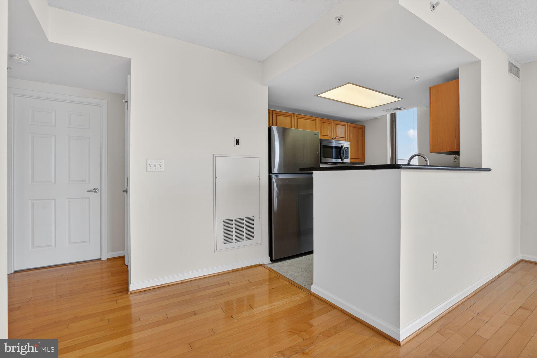 2726 Gallows Road, Unit 619 Vienna, VA 22180 - Photo 11 of 40