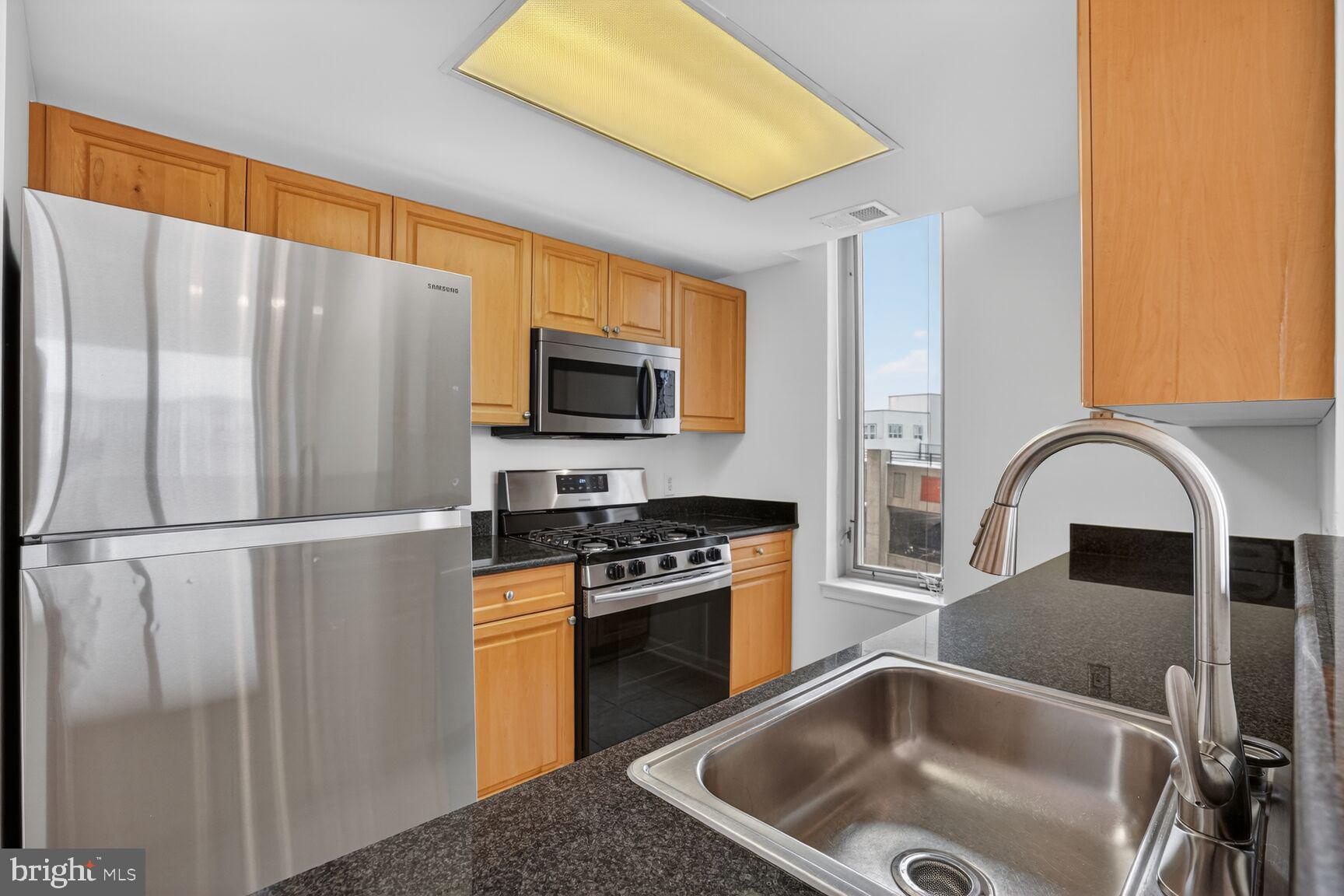 2726 Gallows Road, Unit 619 Vienna, VA 22180 - Photo 12 of 40