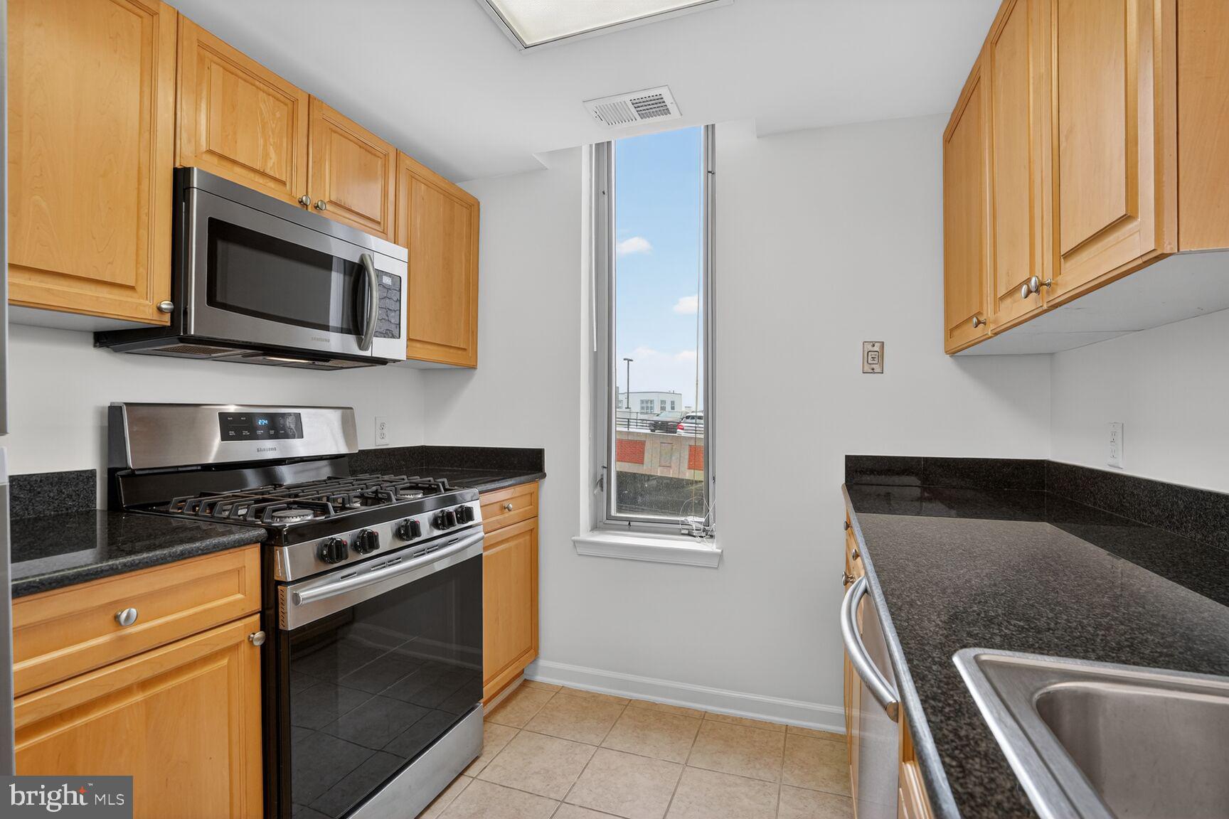 2726 Gallows Road, Unit 619 Vienna, VA 22180 - Photo 13 of 40