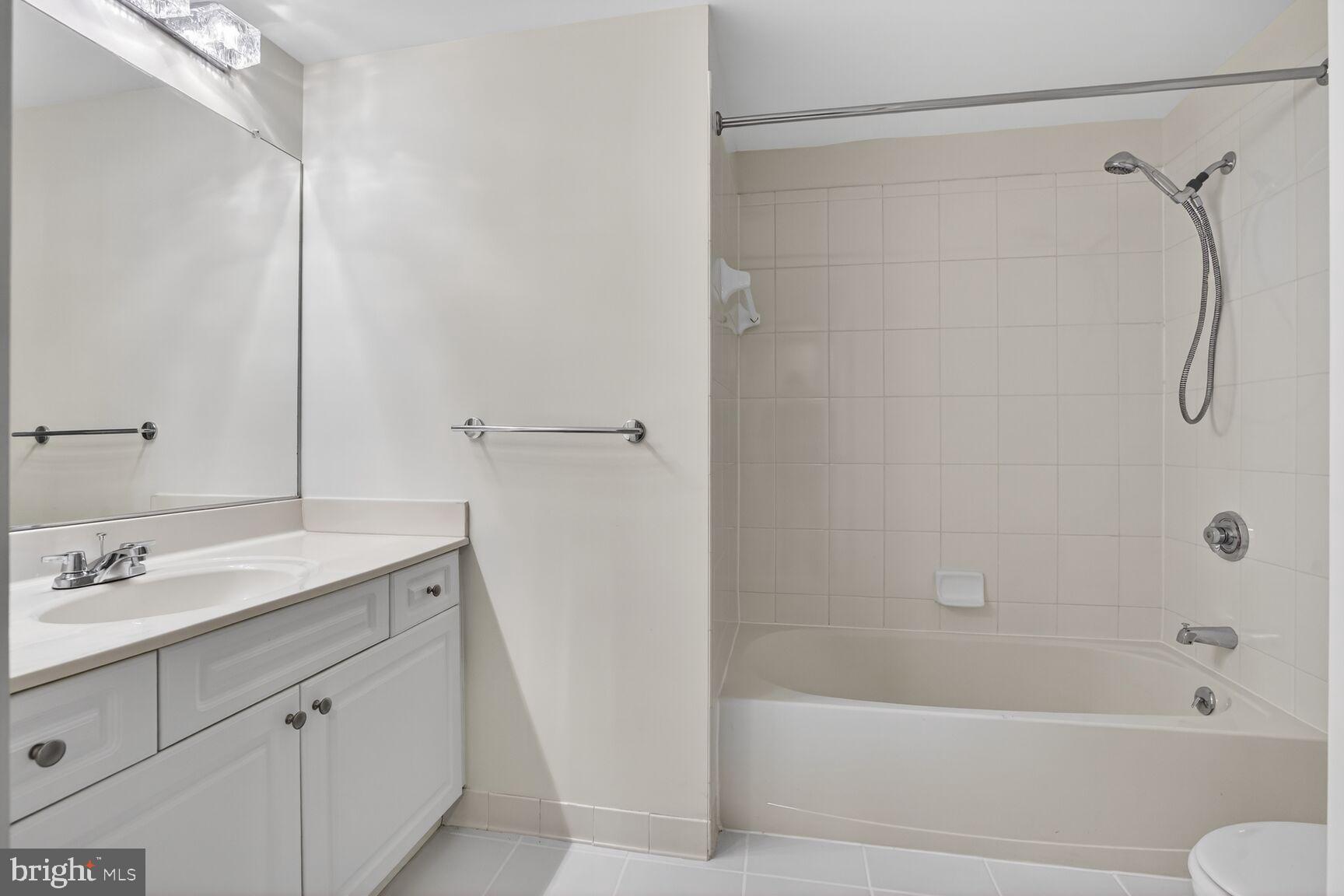2726 Gallows Road, Unit 619 Vienna, VA 22180 - Photo 17 of 41