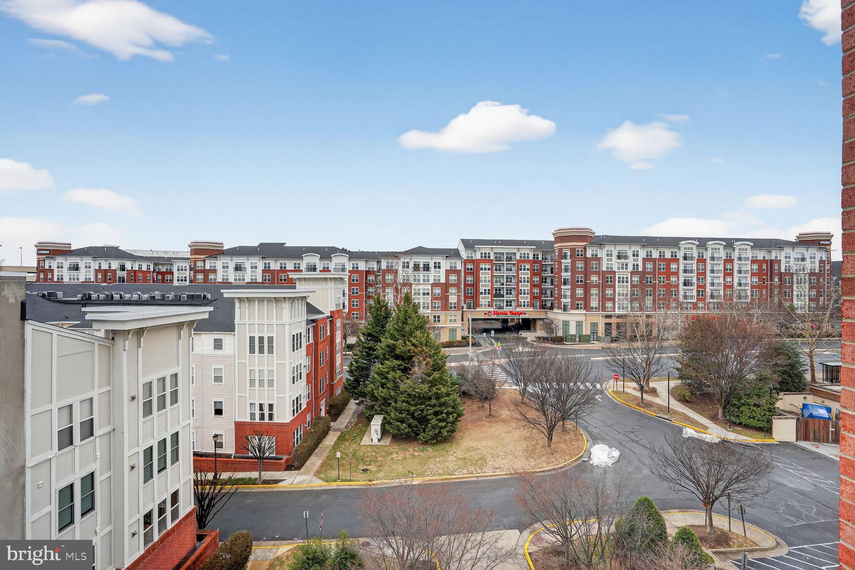 2726 Gallows Road, Unit 619 Vienna, VA 22180 - Photo 3 of 40