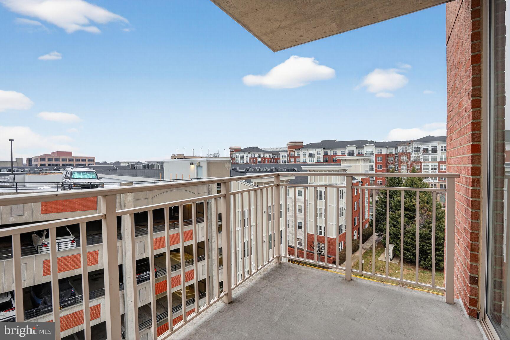 2726 Gallows Road, Unit 619 Vienna, VA 22180 - Photo 4 of 40