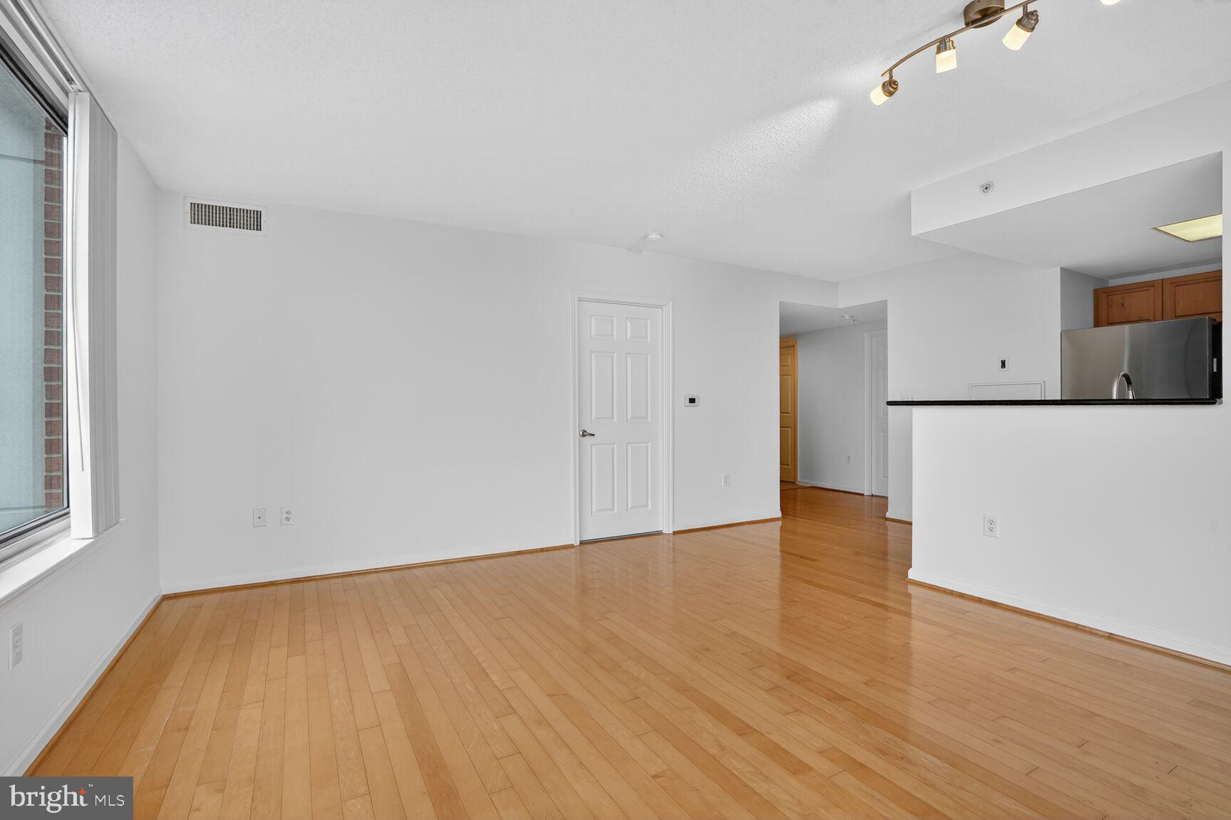 2726 Gallows Road, Unit 619 Vienna, VA 22180 - Photo 8 of 40