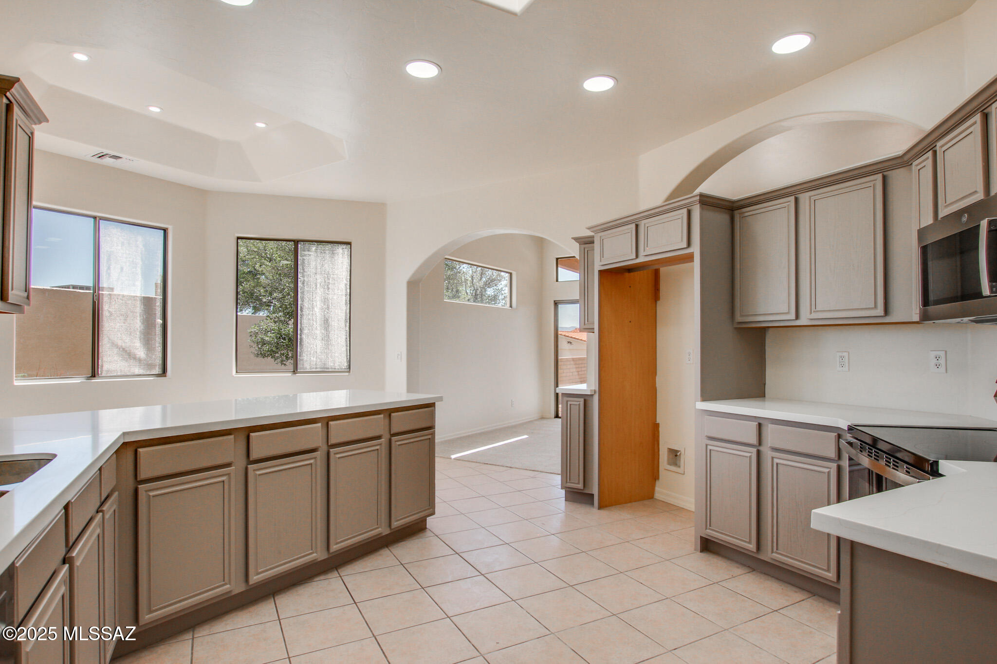 656 West Rio Moctezuma Green Valley, AZ 85614 - Photo 5 of 43 Gallery Image 5
