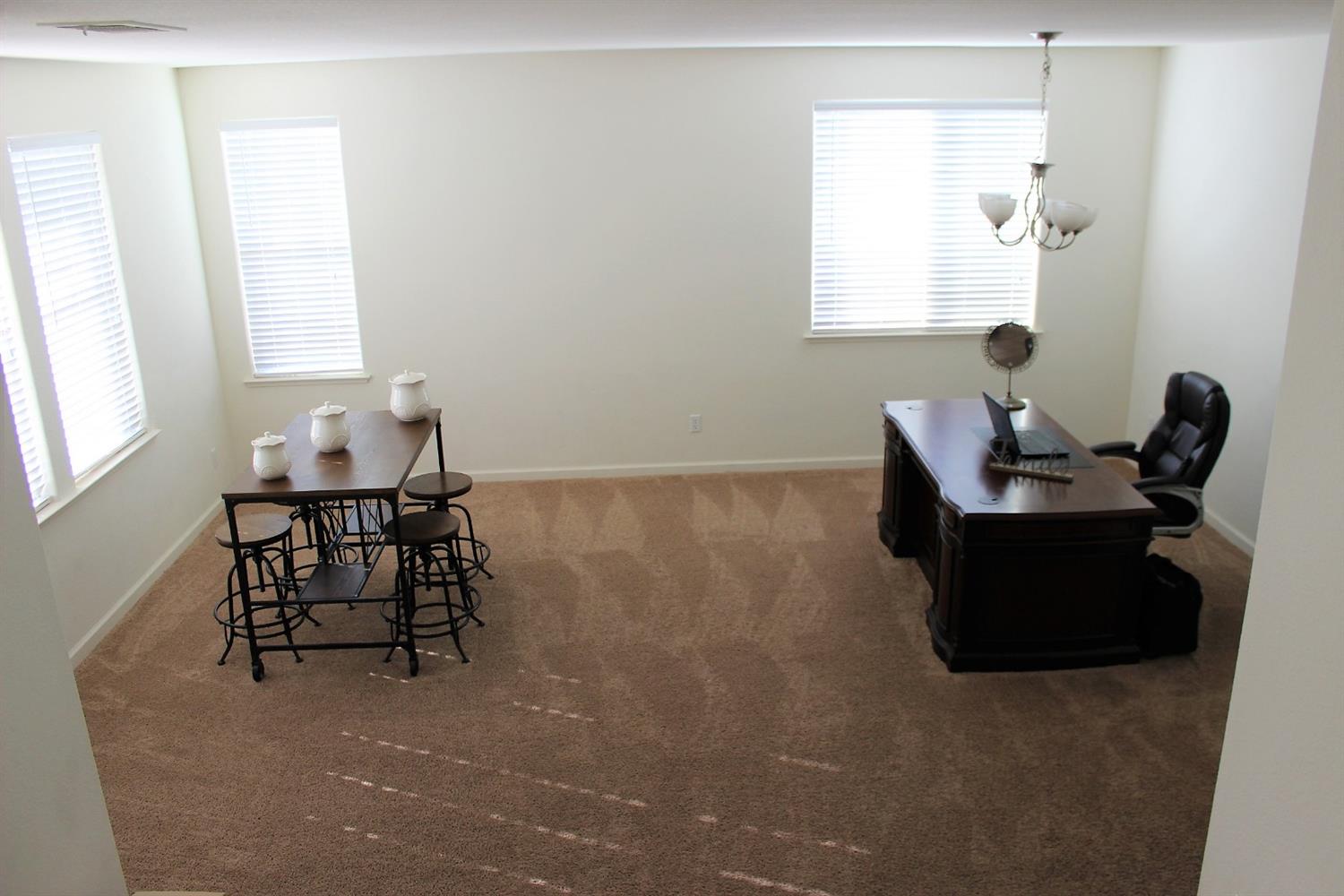 370 Abbott Avenue Reedley, CA 93654 - Photo 9 of 41 Gallery Image 9