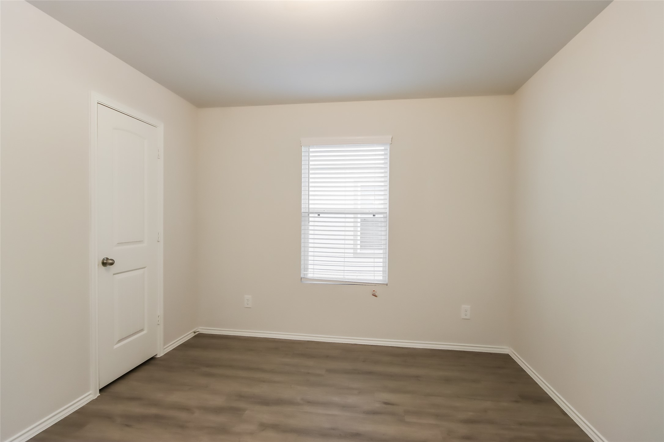 3512 Cub Court Conroe, TX 77301 - Photo 10 of 18 an empty room with wooden floor and window