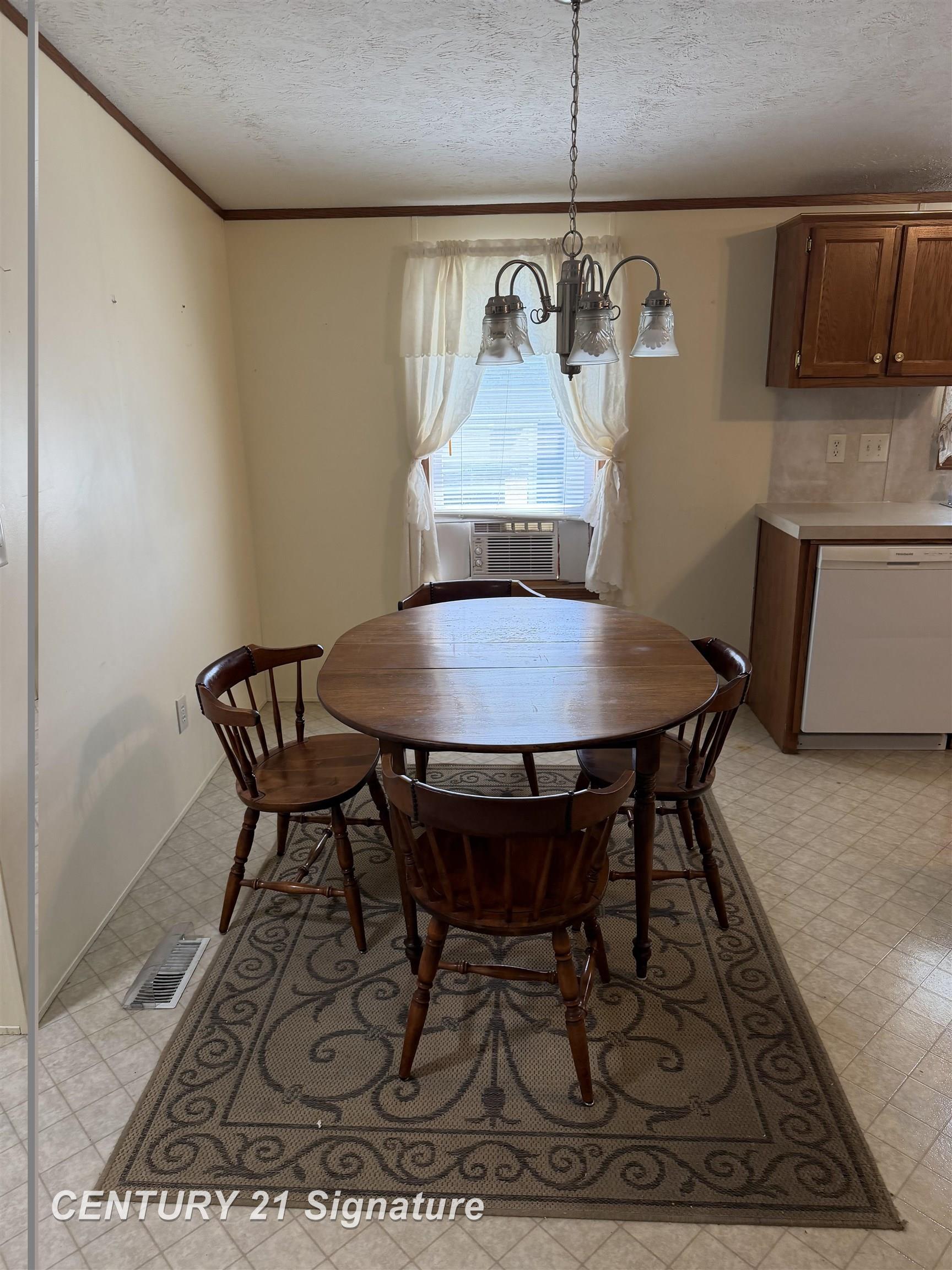 196 Apollo Avenue Flushing, MI 48433 - Photo 8 of 16 50213786-a68c1149-4252-4c6c-9297-a542419fdec4.JPG