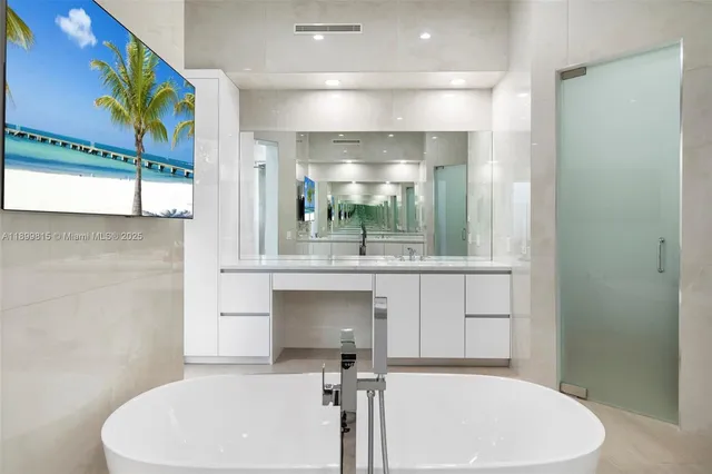 $6,295,000 | 2800 Northeast 40th Street, Fort Lauderdale, FL 33308