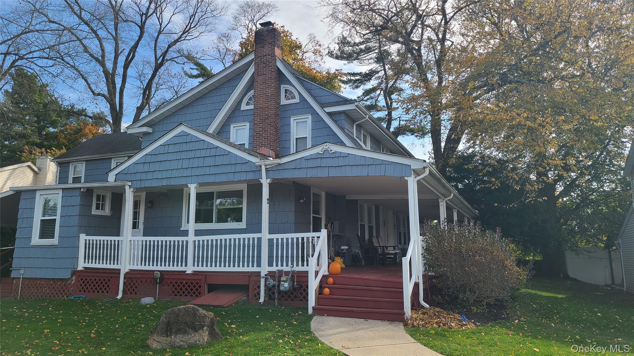 a view of house with a yard