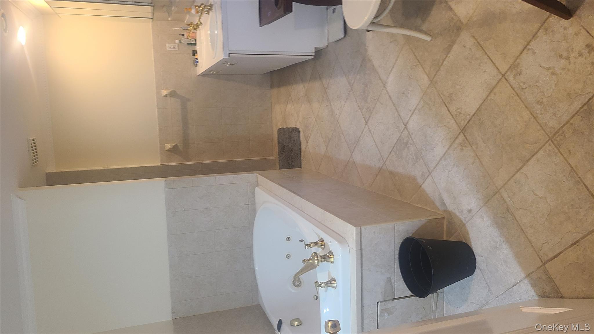 2 Addison Lane Greenvale, NY 11548 - Photo 14 of 18 a bathroom with a bathtub sink and toilet