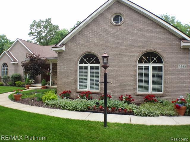 2242 Moorlands Howell, MI 48855 - Photo 2 of 54 064.jpg