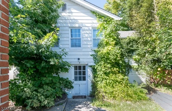 $2,400 | 214 Woodcliff Avenue, Unit 2, Little Falls, NJ 07424