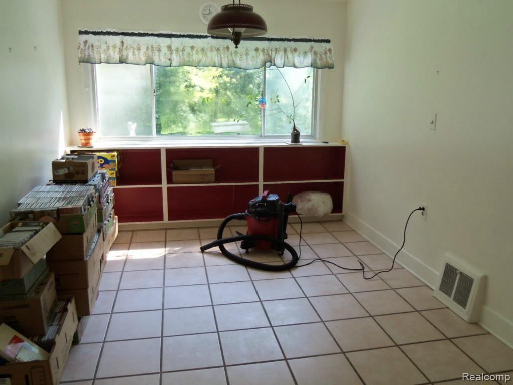 24641 24 Mile Road Macomb, MI 48042 - Photo 6 of 20 Dining Room