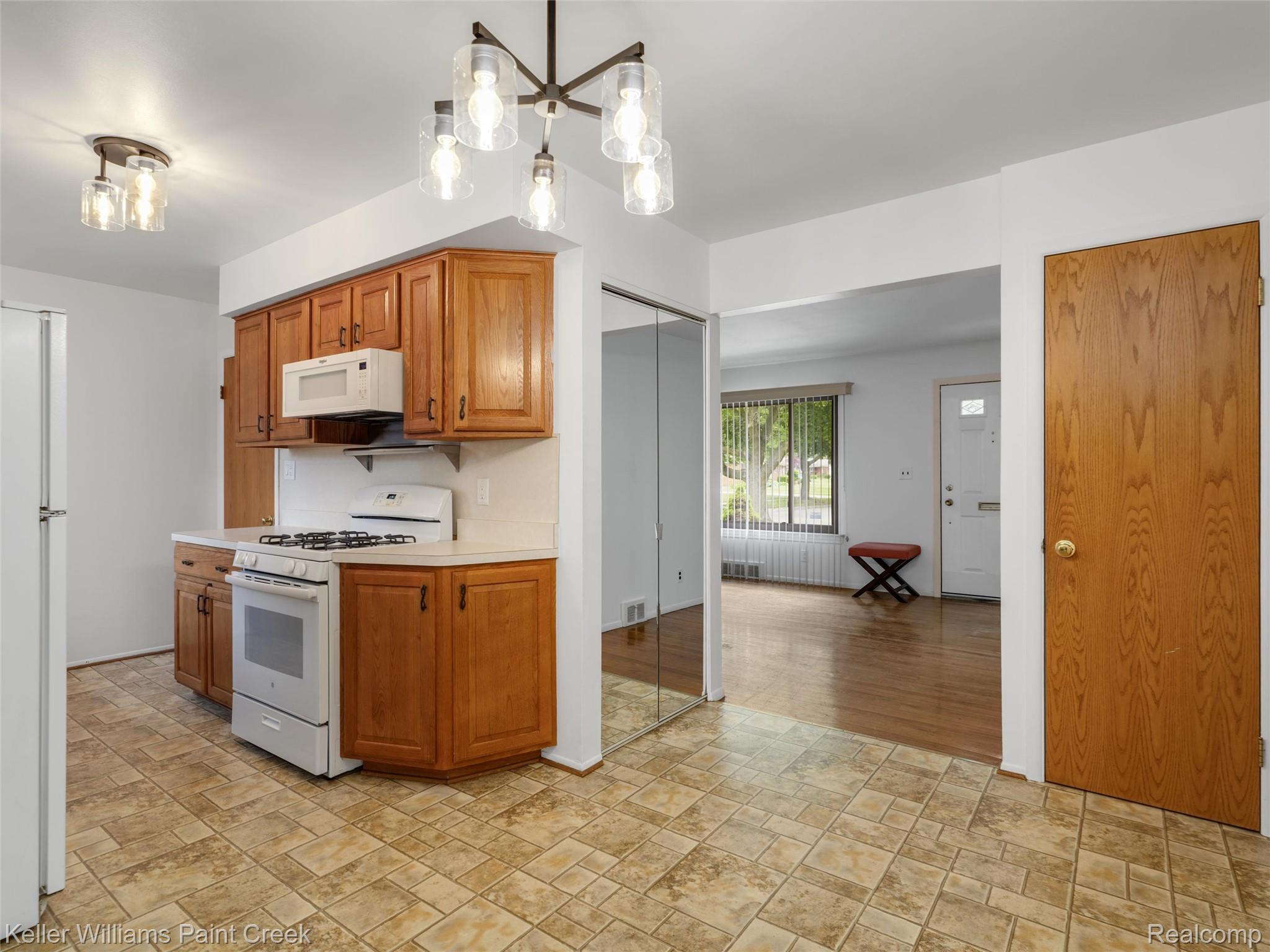 29720 Merrick Warren, MI 48092 - Photo 7 of 50 04-29720 Merrick, Warren 0003.jpg