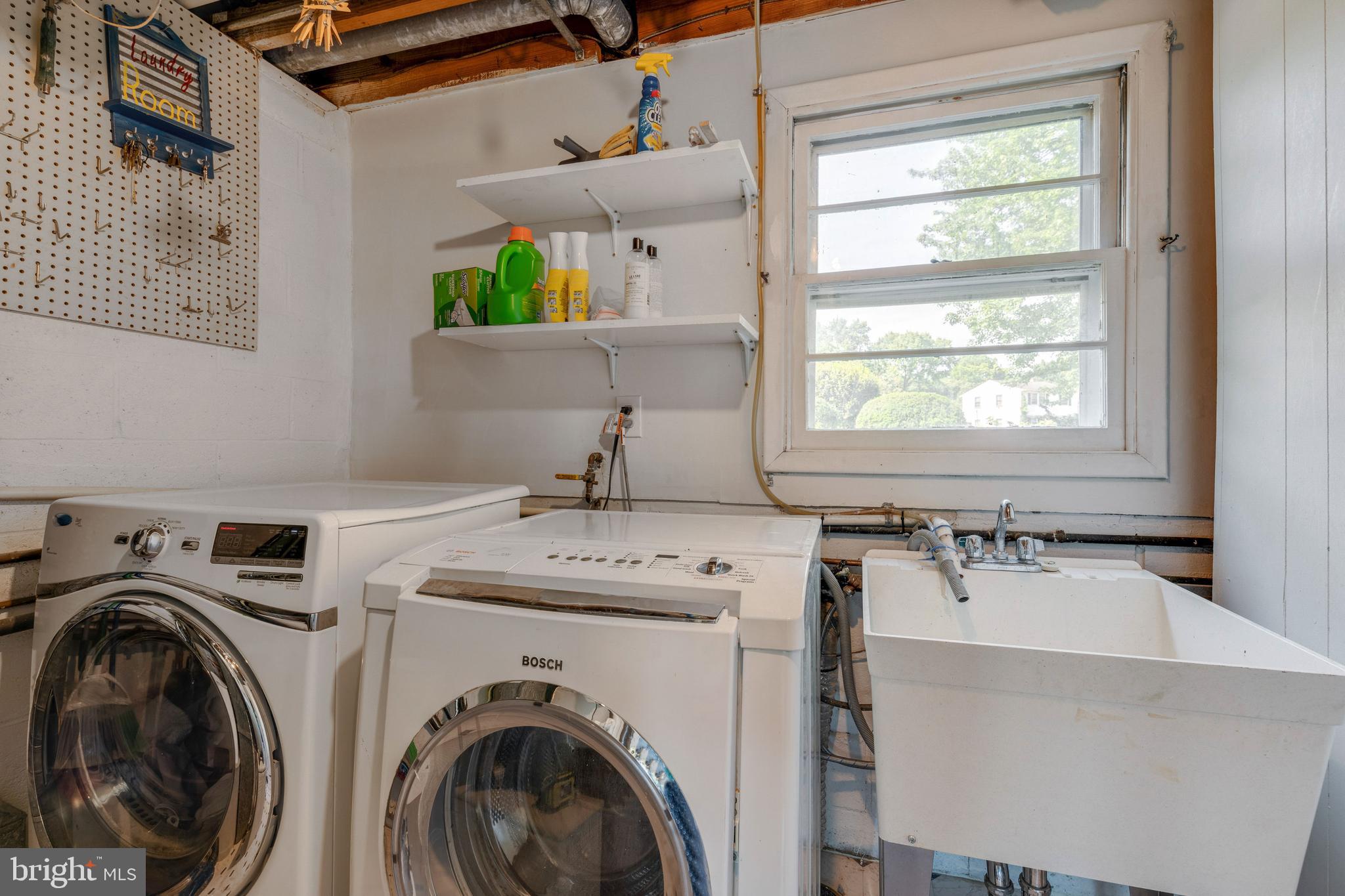 100 Margate Road Lutherville-Timonium, MD 21093 - Photo 23 of 34 Laundry Room with top of the line appliances