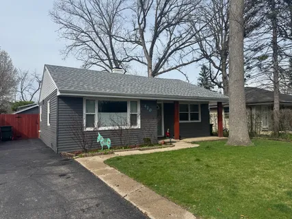 $249,900 | 420 Pleasure Drive, Mundelein, IL 60060