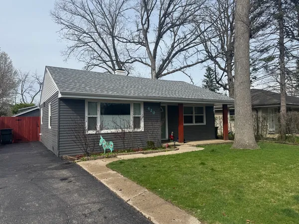 $249,900 | 420 Pleasure Drive, Mundelein, IL 60060