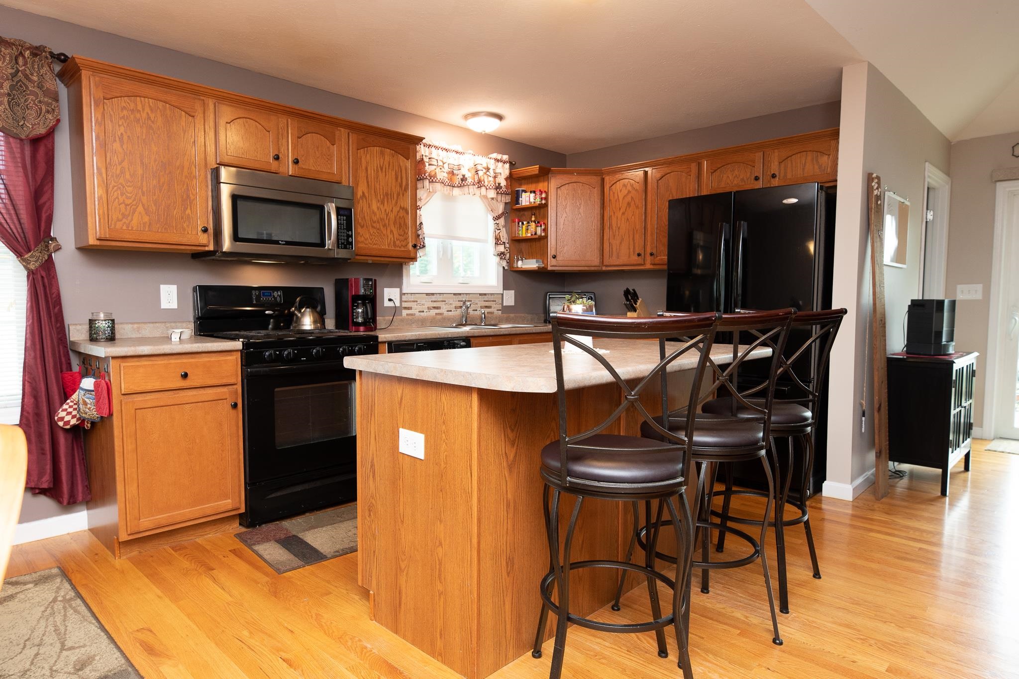 129 Pine Hill Road Nashua, NH 03063 - Photo 9 of 32