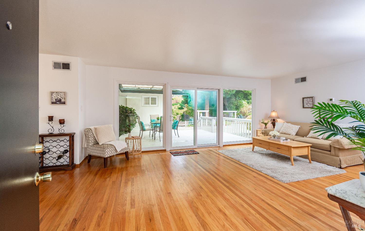2070 Vineyard Road Novato, CA 94947 - Photo 4 of 33 Gallery Image 4