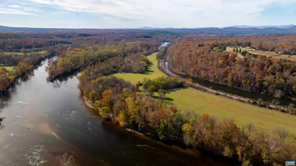 $449,000 | 125 Riverbreeze Court, Howardsville, VA 24562