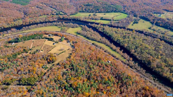 $449,000 | 125 Riverbreeze Court, Howardsville, VA 24562