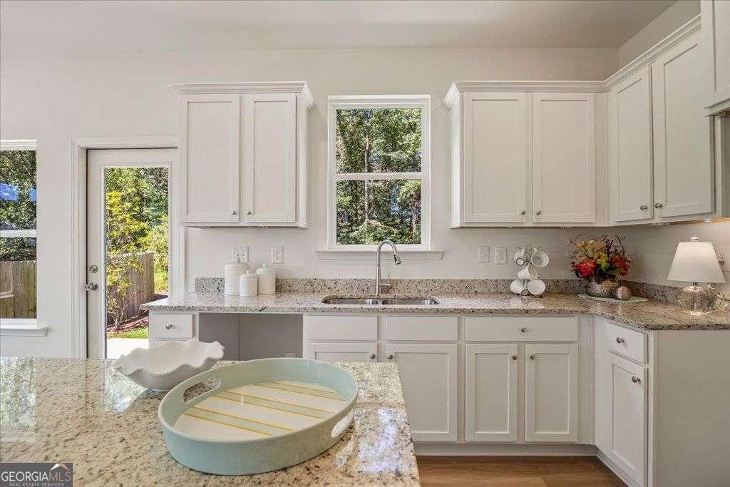 2561 Riverside Court Northeast Conyers, GA 30013 - Photo 8 of 37