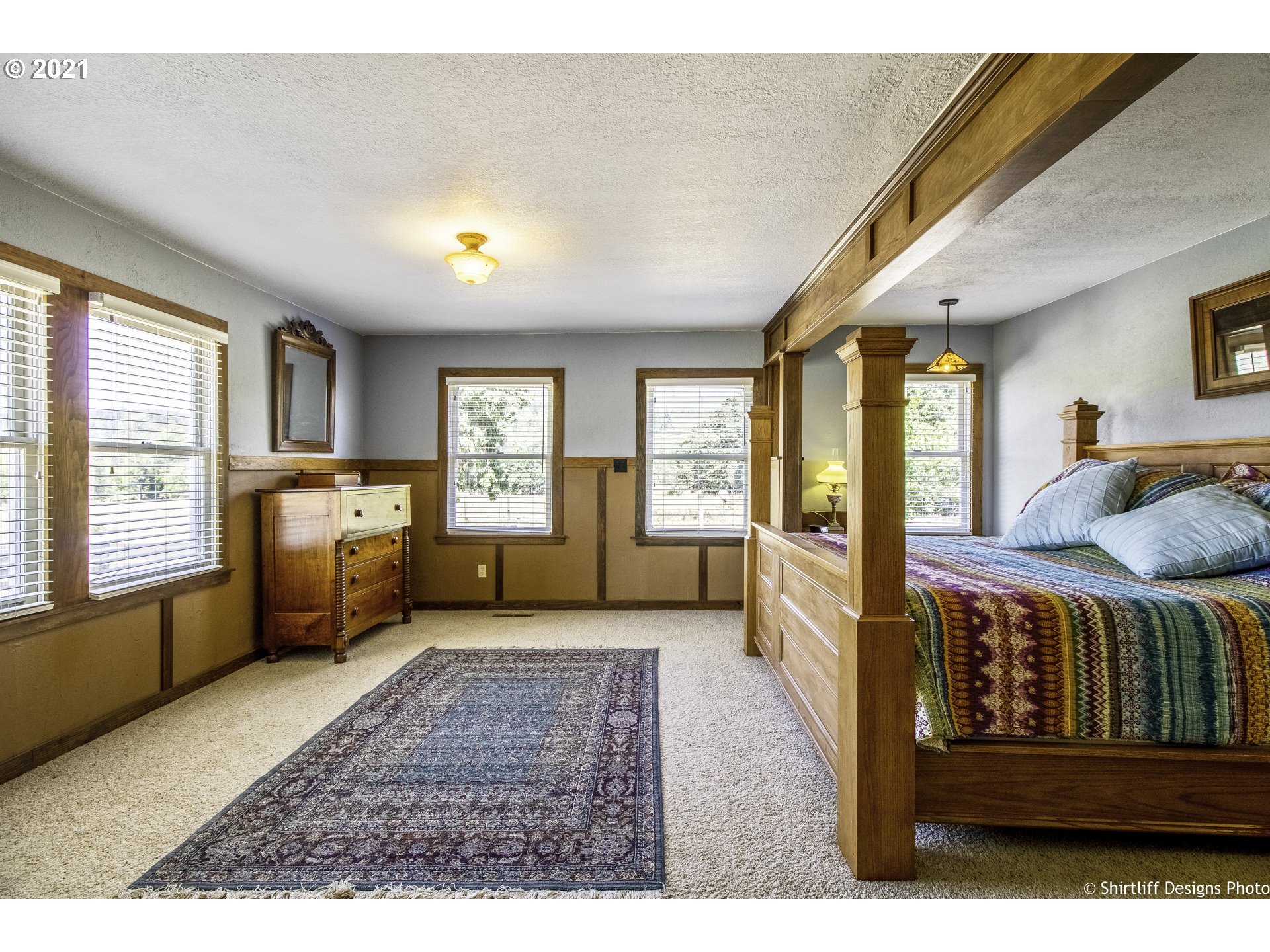 37170 Camp Creek Road Springfield, OR 97478 - Photo 17 of 29 a very nice looking room with a large window