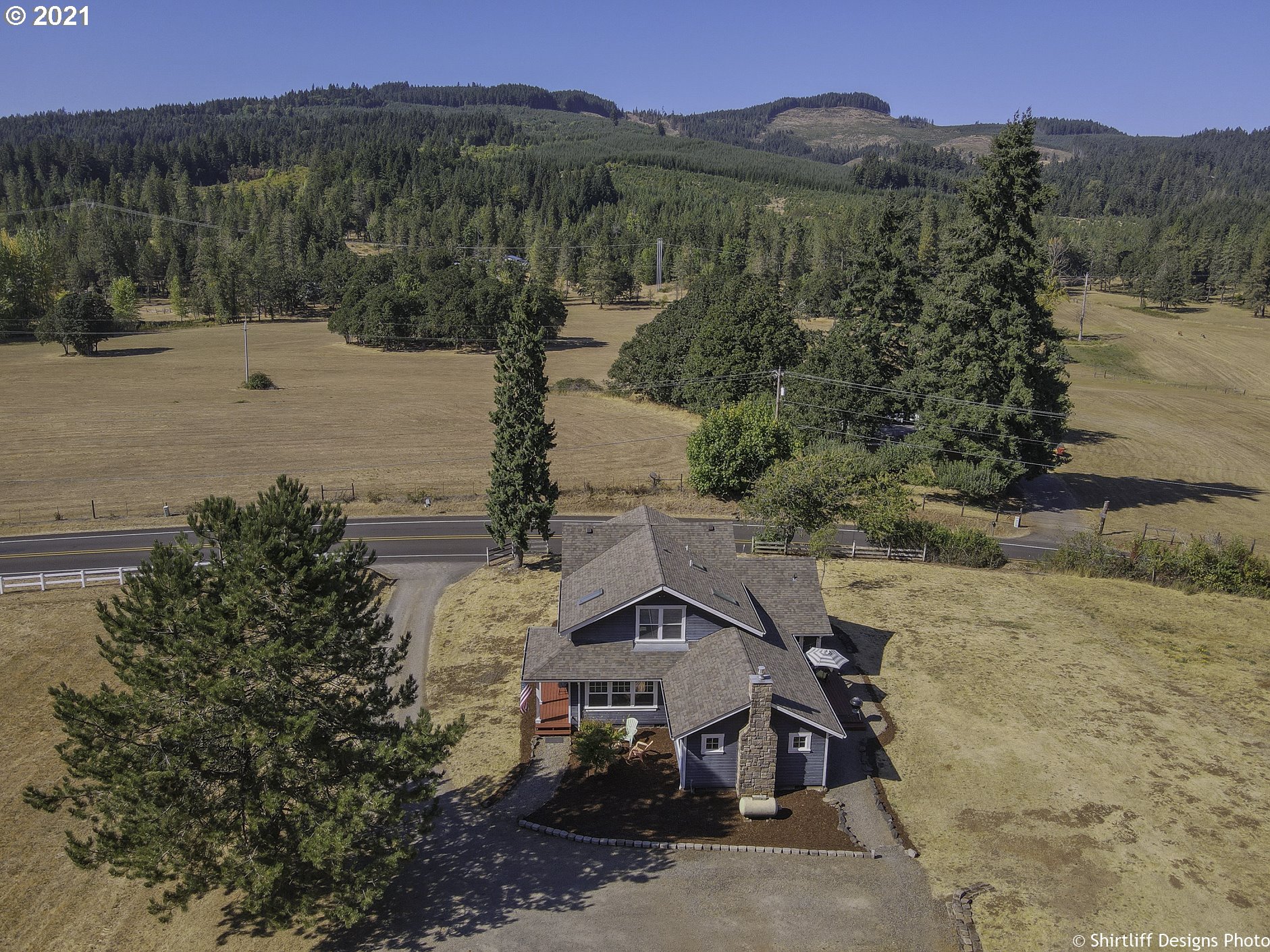 37170 Camp Creek Road Springfield, OR 97478 - Photo 28 of 29 a view of a town with mountains in the background