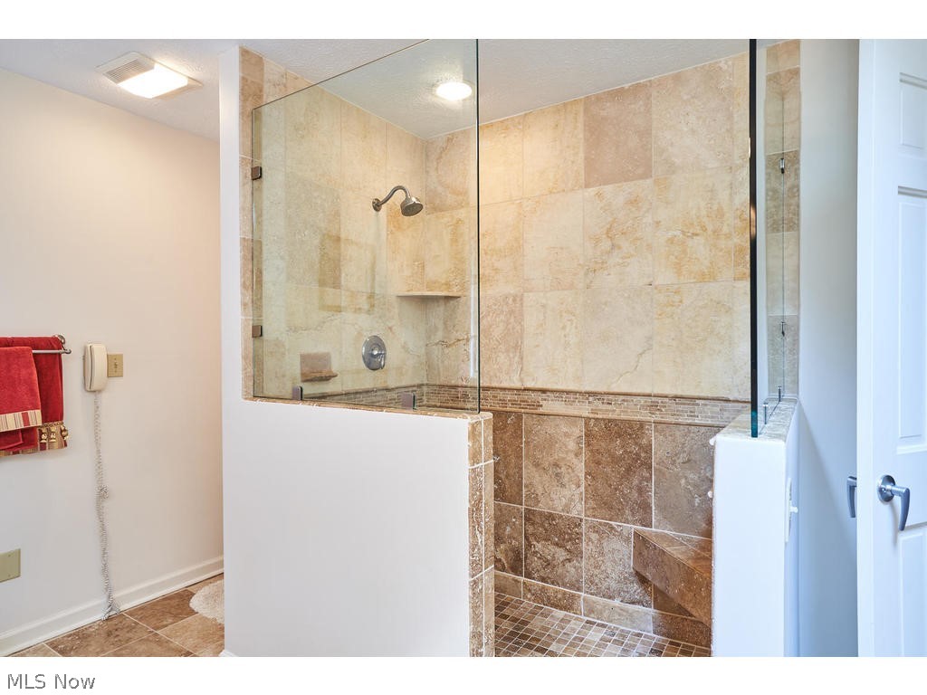 2460 Shadow Ridge Lane Fairlawn, OH 44333 - Photo 19 of 29 Master bath with a tiled shower!!