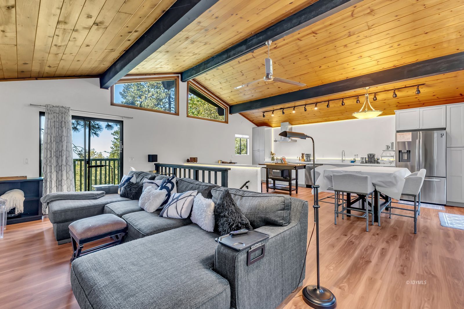 25595 Glen Road Idyllwild, CA 92549 - Photo 17 of 51 a outdoor living space with furniture
