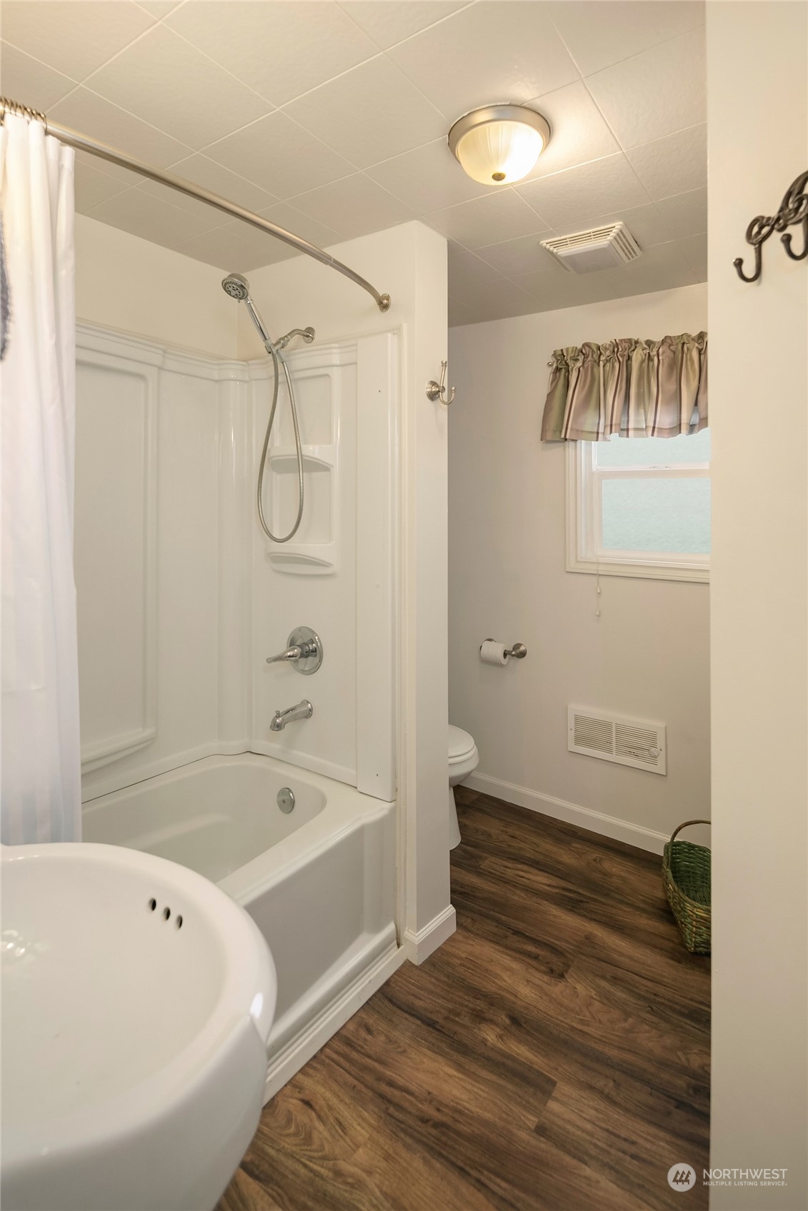 3907 High Street Everett, WA 98201 - Photo 17 of 40 a bathroom with a bathtub and a shower