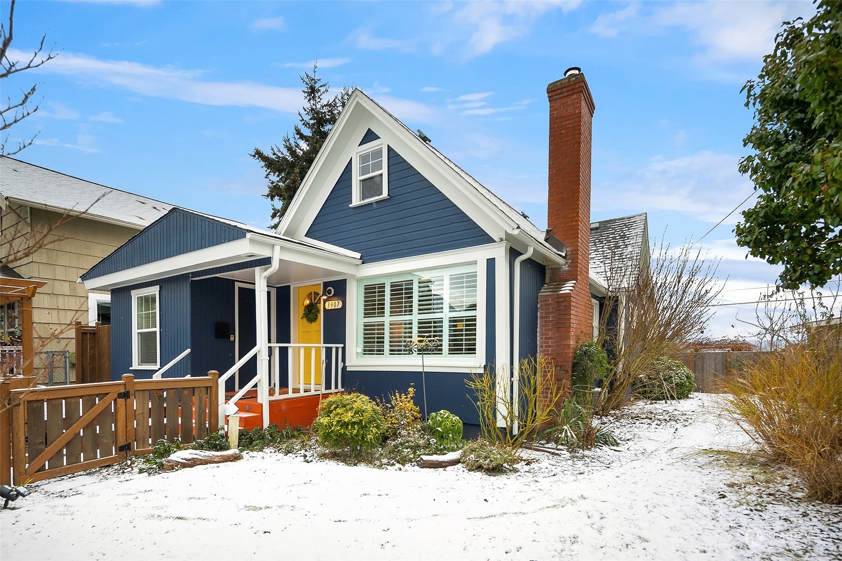 3907 High Street Everett, WA 98201 - Photo 29 of 40 a front view of a house