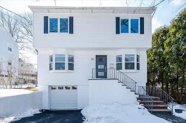 $1,495,000 | 4 Lawrence Place, Pelham, NY 10803