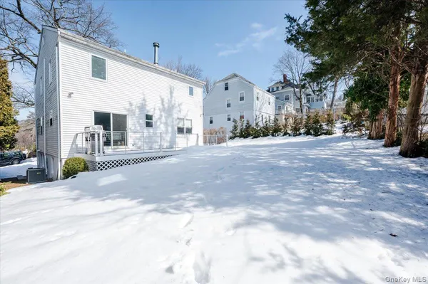 $1,495,000 | 4 Lawrence Place, Pelham, NY 10803