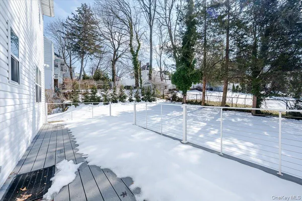 $1,495,000 | 4 Lawrence Place, Pelham, NY 10803